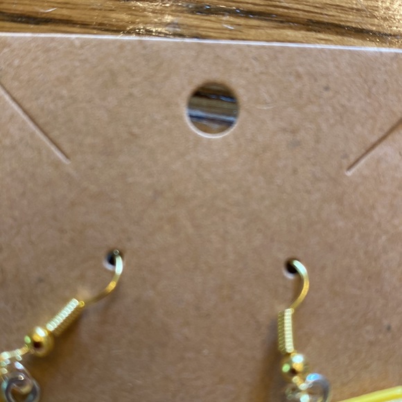 Homemade little  potatoes chips bag on gold color wires. - Picture 6 of 7